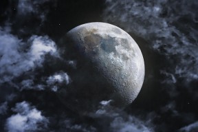 开云体育平台-“腰旗橄榄球：成都七中东部赛场新运动体验，赛况惊心动魄”