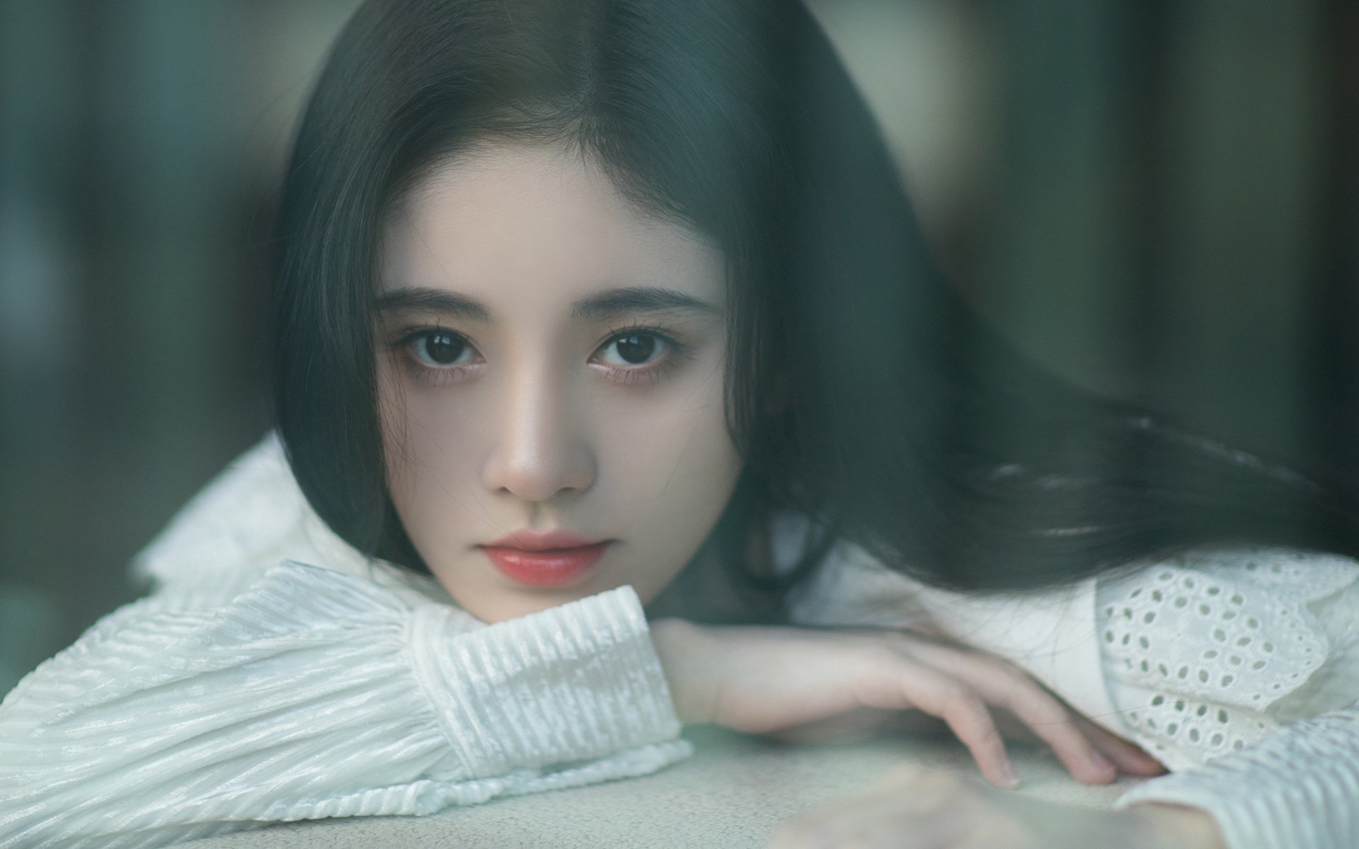 博洛尼亚中锋持球推进吸引多人防守，博洛尼亚队阵容