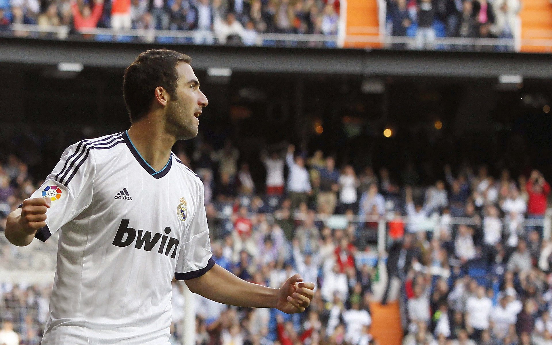 中国足球联赛全面提升观赛体验服务质量,全国足球比赛总结