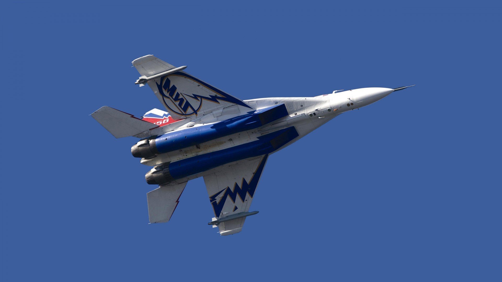 史密斯稳扎稳打掌控比赛节奏,史密斯足球